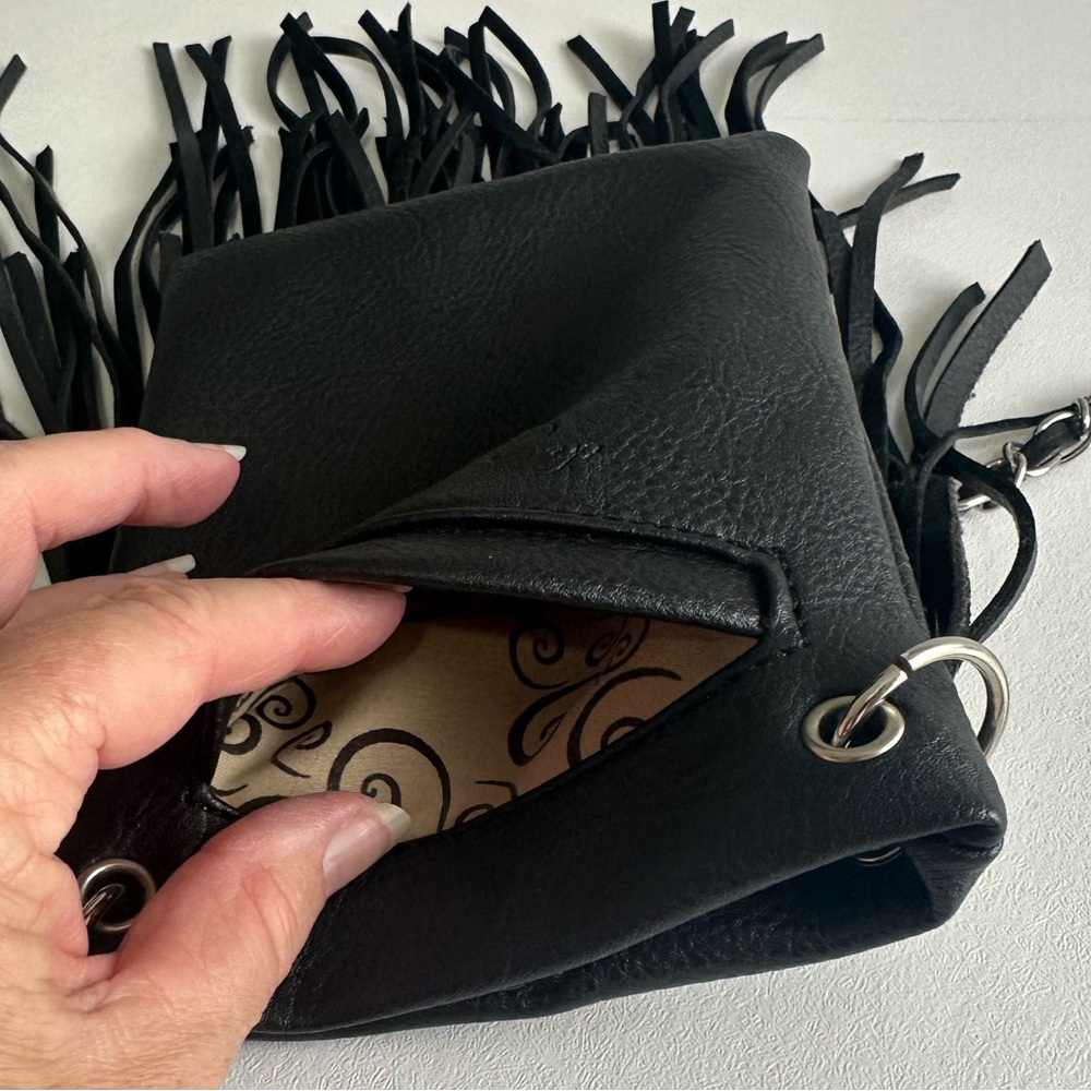 The Chic bag, black fringe Crossbody bag purse with‎ silver hardware - Picture 4 of 6